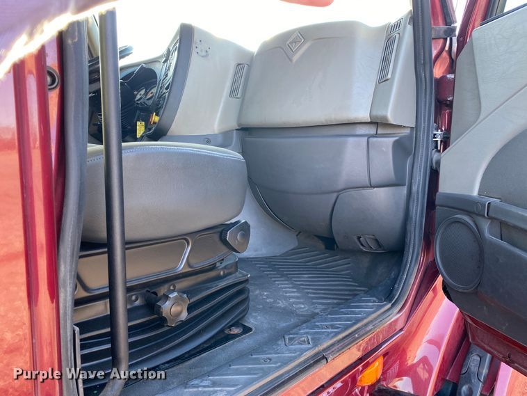 image for item JW9169 2017 International ProStar Plus 122  semi truck