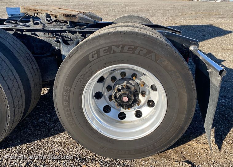 image for item JW9169 2017 International ProStar Plus 122  semi truck