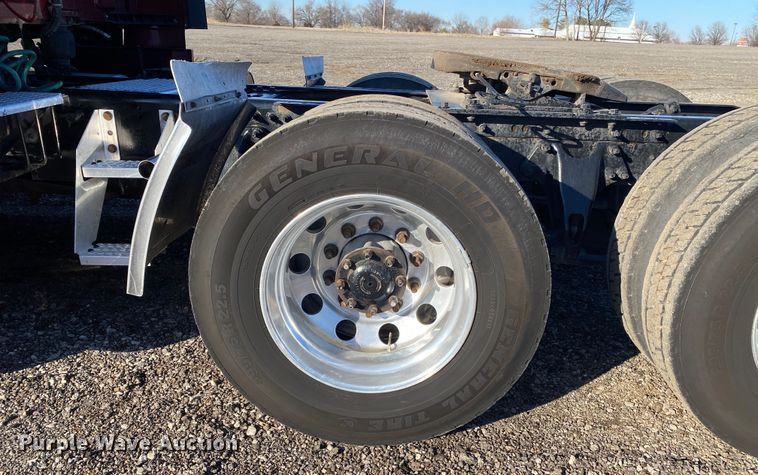 image for item JW9169 2017 International ProStar Plus 122  semi truck