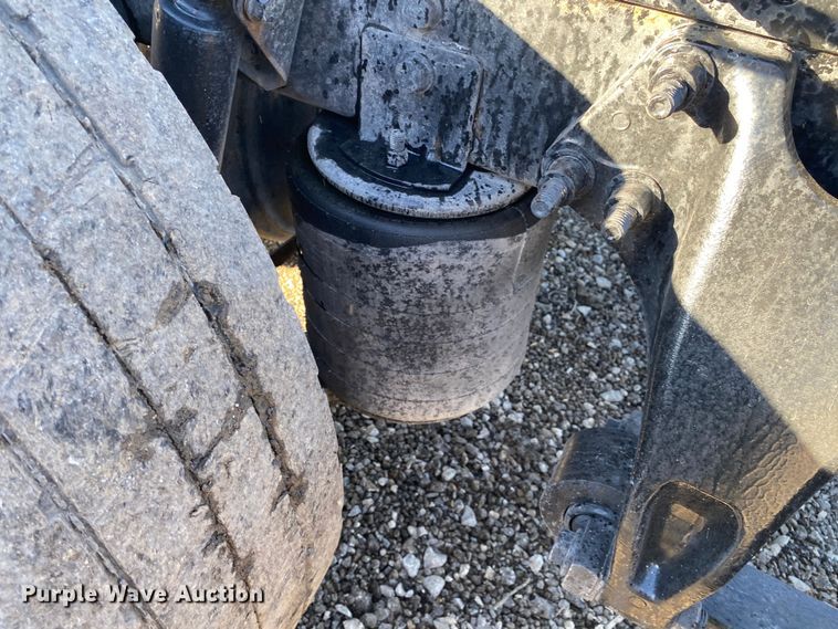 image for item JW9169 2017 International ProStar Plus 122  semi truck