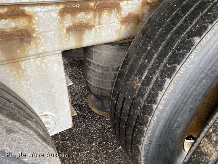 image for item KB9518 2005 NuVan NSS-53102  side curtain trailer