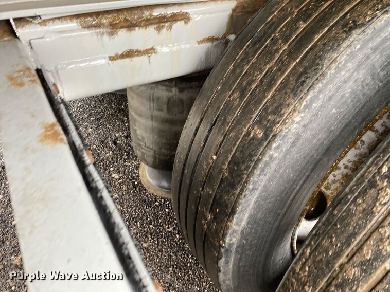 image for item KB9518 2005 NuVan NSS-53102  side curtain trailer