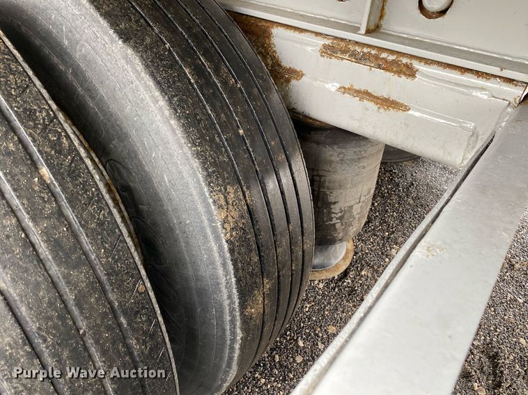 image for item KB9518 2005 NuVan NSS-53102  side curtain trailer