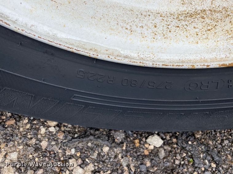 image for item KB9518 2005 NuVan NSS-53102  side curtain trailer