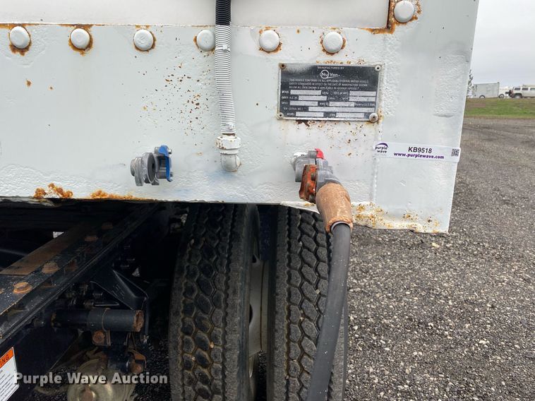 image for item KB9518 2005 NuVan NSS-53102  side curtain trailer