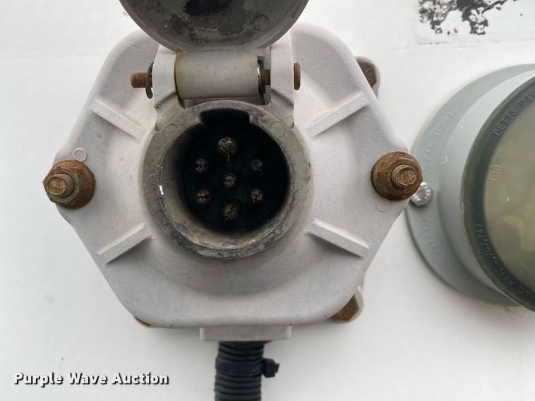 image for item KB9518 2005 NuVan NSS-53102  side curtain trailer