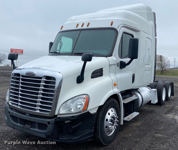 image for item KB9519 2014 Freightliner Cascadia  semi truck