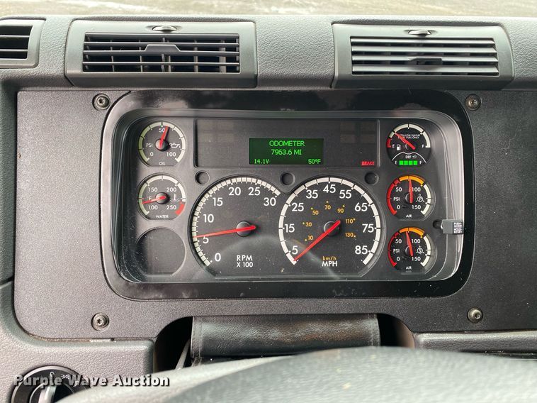 image for item KB9519 2014 Freightliner Cascadia  semi truck