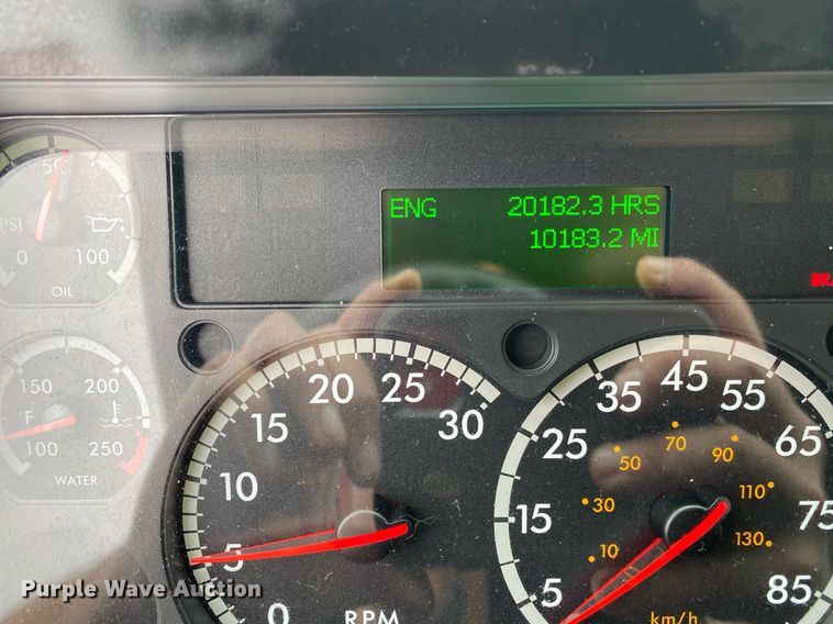 image for item KB9519 2014 Freightliner Cascadia  semi truck