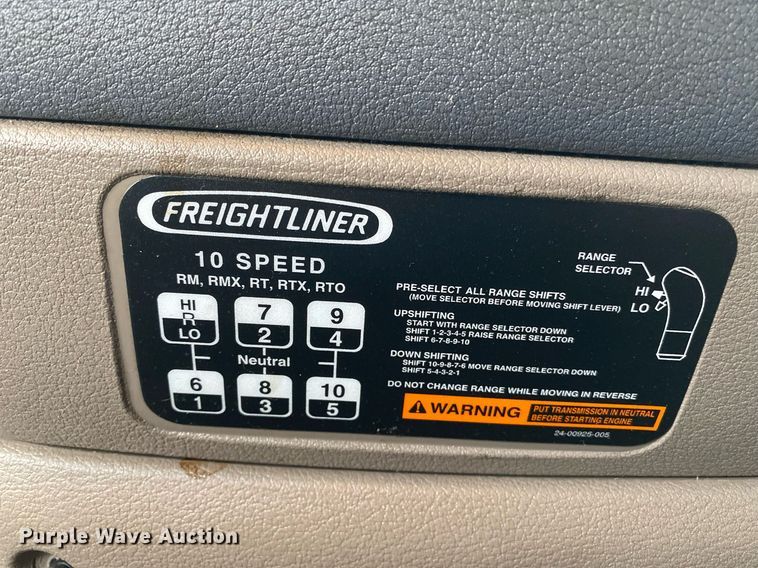 image for item KB9519 2014 Freightliner Cascadia  semi truck