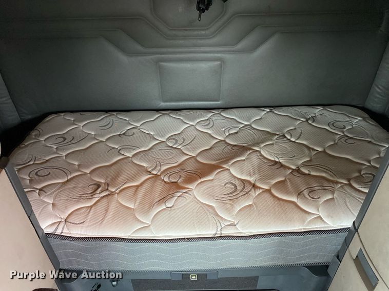 image for item KB9519 2014 Freightliner Cascadia  semi truck