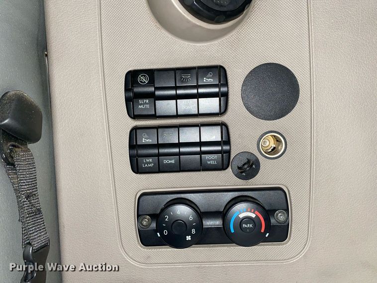 image for item KB9519 2014 Freightliner Cascadia  semi truck