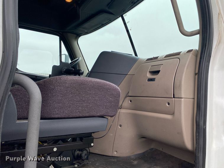 image for item KB9519 2014 Freightliner Cascadia  semi truck