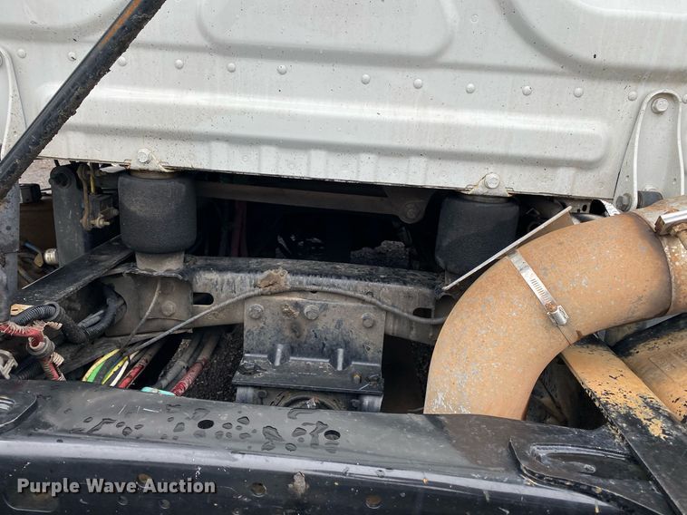 image for item KB9519 2014 Freightliner Cascadia  semi truck