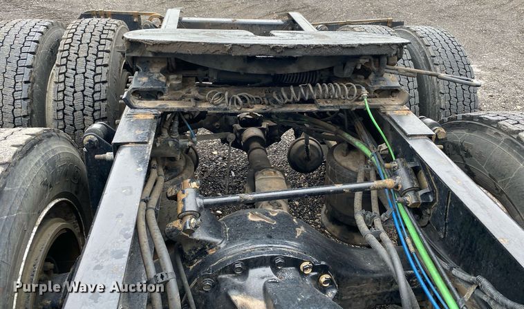 image for item KB9519 2014 Freightliner Cascadia  semi truck