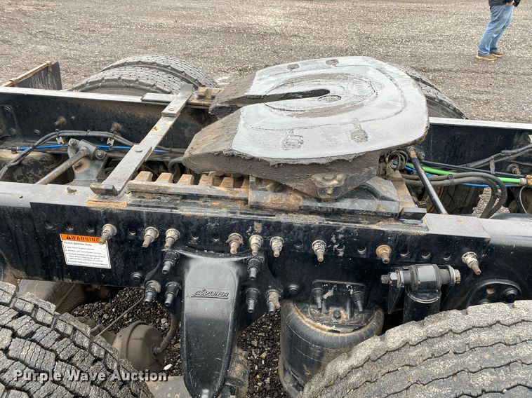 image for item KB9519 2014 Freightliner Cascadia  semi truck