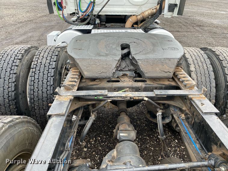 image for item KB9519 2014 Freightliner Cascadia  semi truck