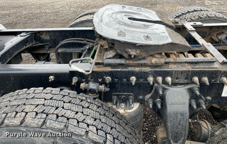 image for item KB9519 2014 Freightliner Cascadia  semi truck