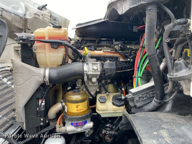 image for item KB9519 2014 Freightliner Cascadia  semi truck