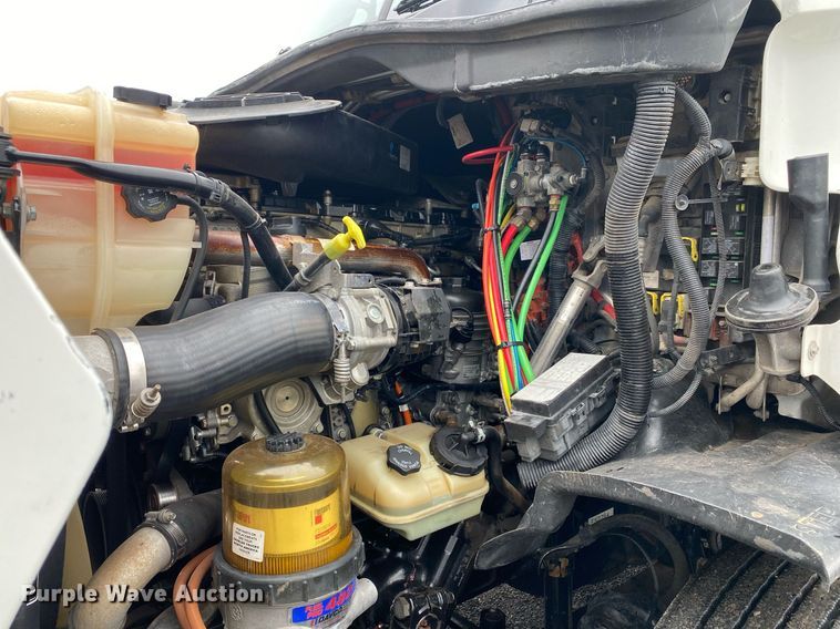 image for item KB9519 2014 Freightliner Cascadia  semi truck