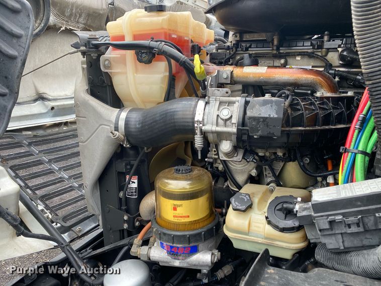 image for item KB9519 2014 Freightliner Cascadia  semi truck