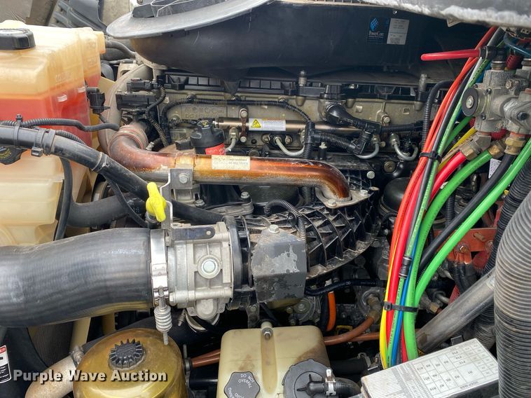 image for item KB9519 2014 Freightliner Cascadia  semi truck