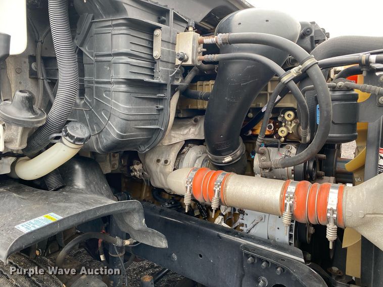 image for item KB9519 2014 Freightliner Cascadia  semi truck