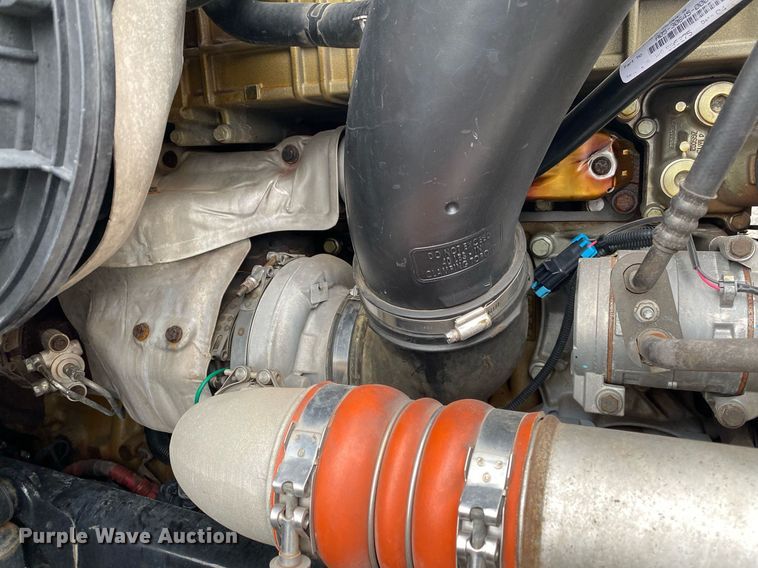 image for item KB9519 2014 Freightliner Cascadia  semi truck