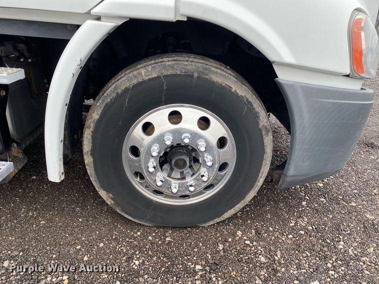 image for item KB9519 2014 Freightliner Cascadia  semi truck