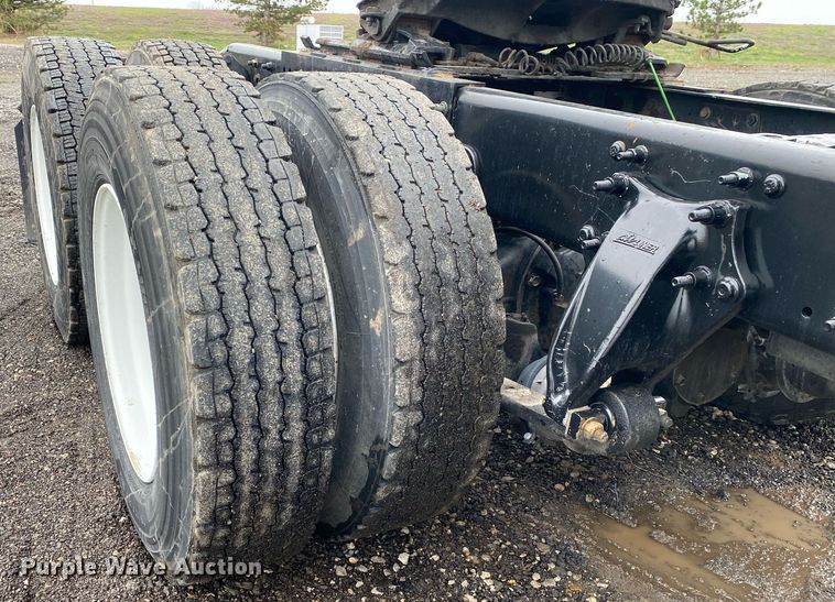 image for item KB9519 2014 Freightliner Cascadia  semi truck