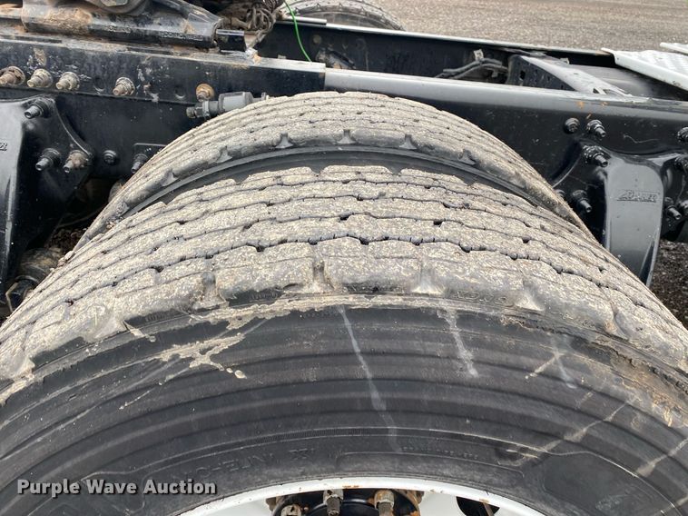 image for item KB9519 2014 Freightliner Cascadia  semi truck