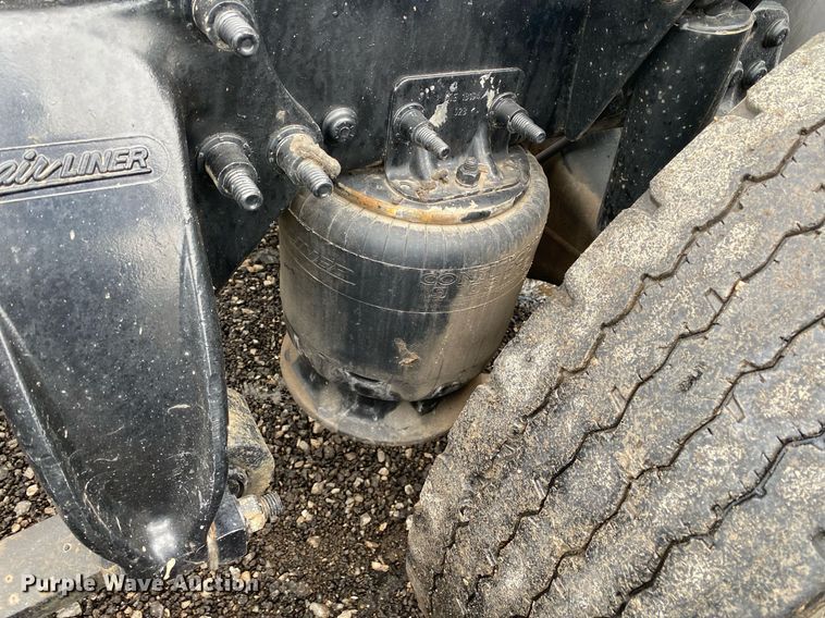 image for item KB9519 2014 Freightliner Cascadia  semi truck