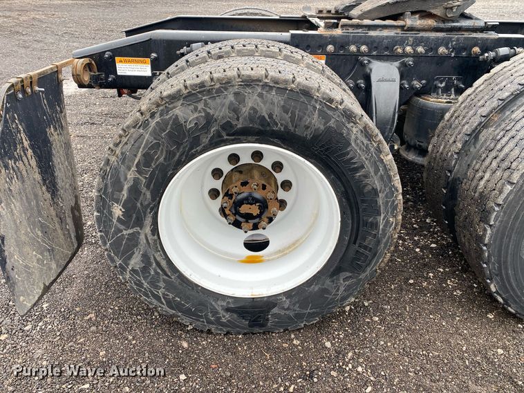 image for item KB9519 2014 Freightliner Cascadia  semi truck