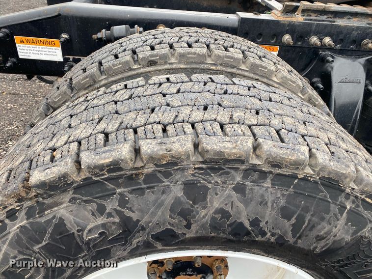 image for item KB9519 2014 Freightliner Cascadia  semi truck