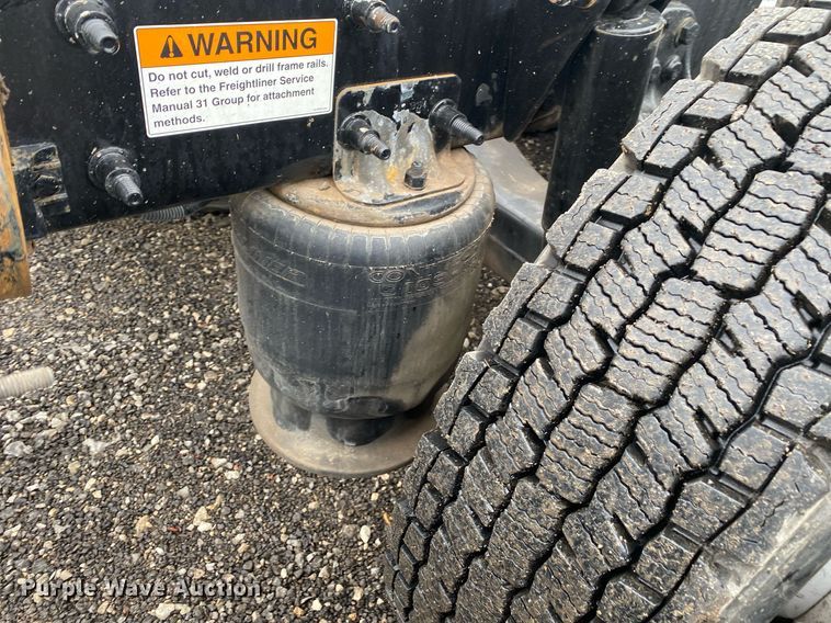 image for item KB9519 2014 Freightliner Cascadia  semi truck