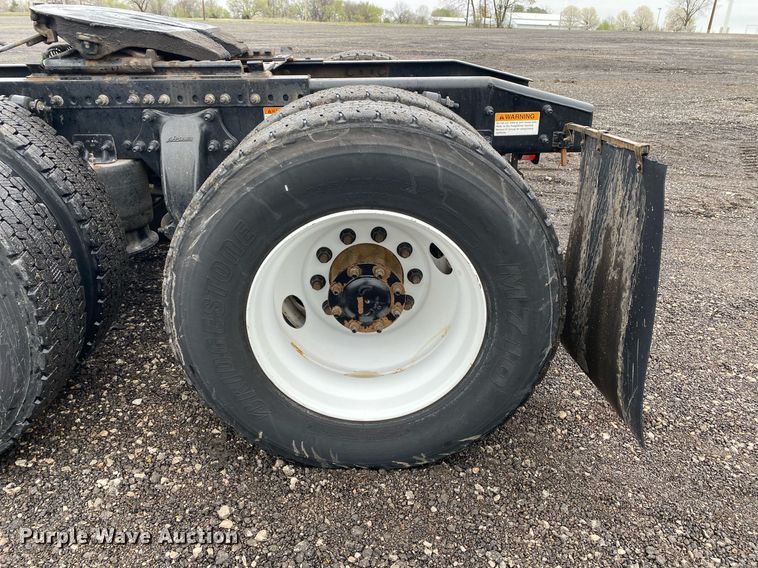 image for item KB9519 2014 Freightliner Cascadia  semi truck