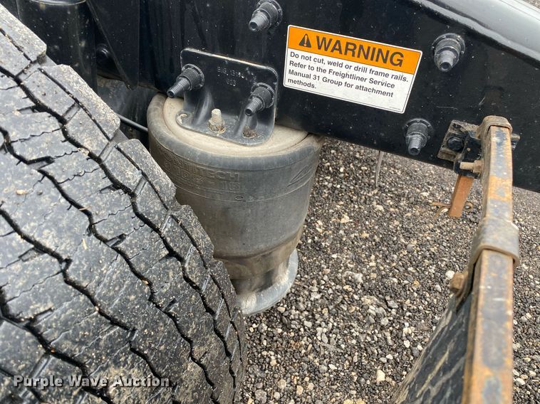 image for item KB9519 2014 Freightliner Cascadia  semi truck