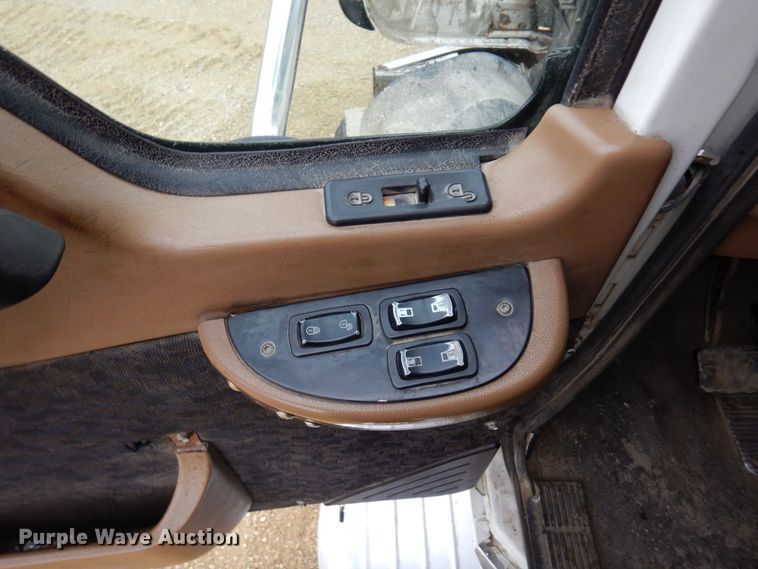 image for item KU9881 2004 Mack CV713 Granite  dump truck