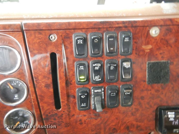 image for item KU9881 2004 Mack CV713 Granite  dump truck