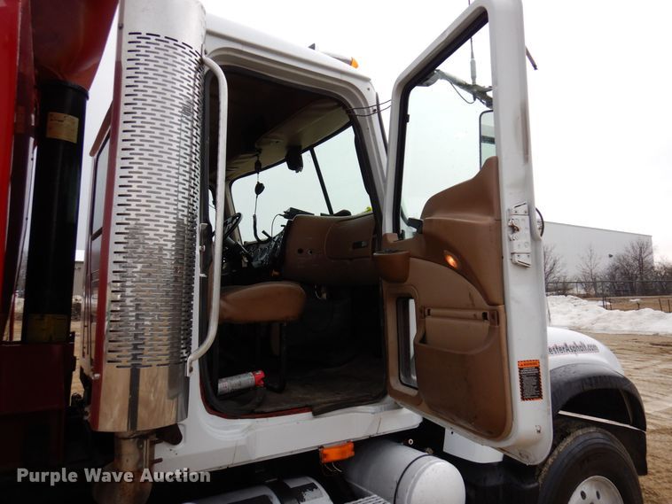 image for item KU9883 2006 Mack CV713 Granite  dump truck