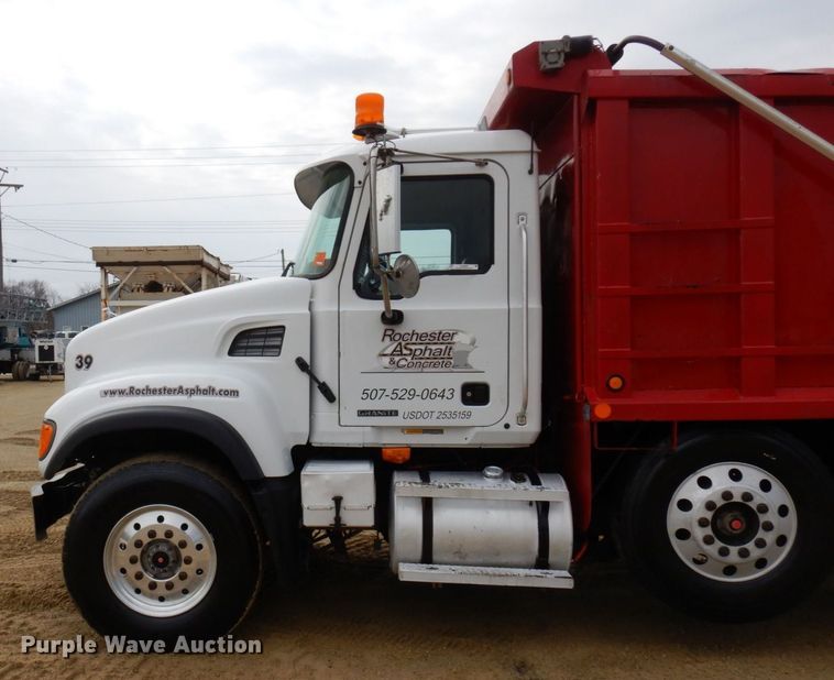 image for item KU9884 2002 Mack CV713 Granite  dump truck