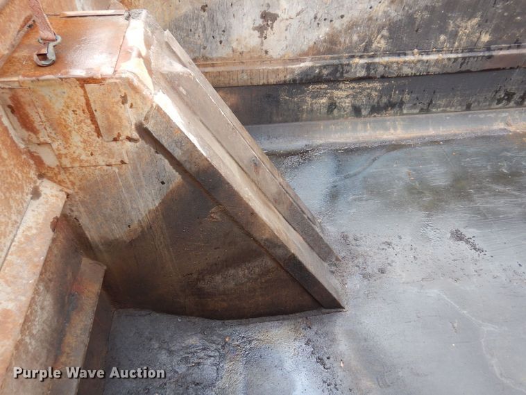 image for item KU9884 2002 Mack CV713 Granite  dump truck