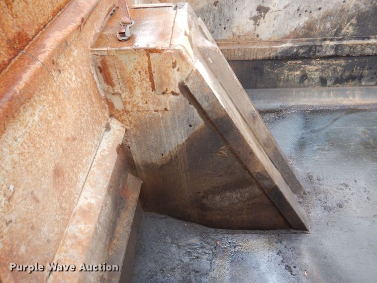 image for item KU9884 2002 Mack CV713 Granite  dump truck