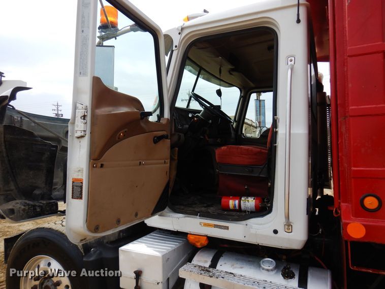 image for item KU9884 2002 Mack CV713 Granite  dump truck