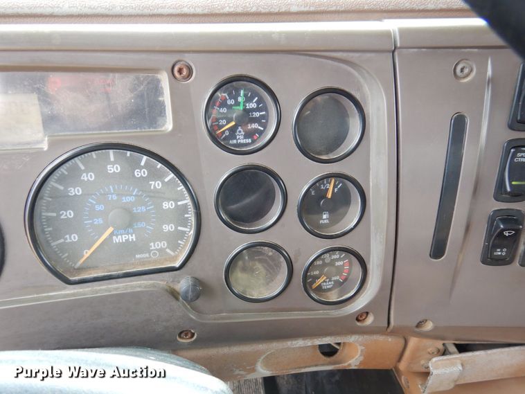 image for item KU9884 2002 Mack CV713 Granite  dump truck