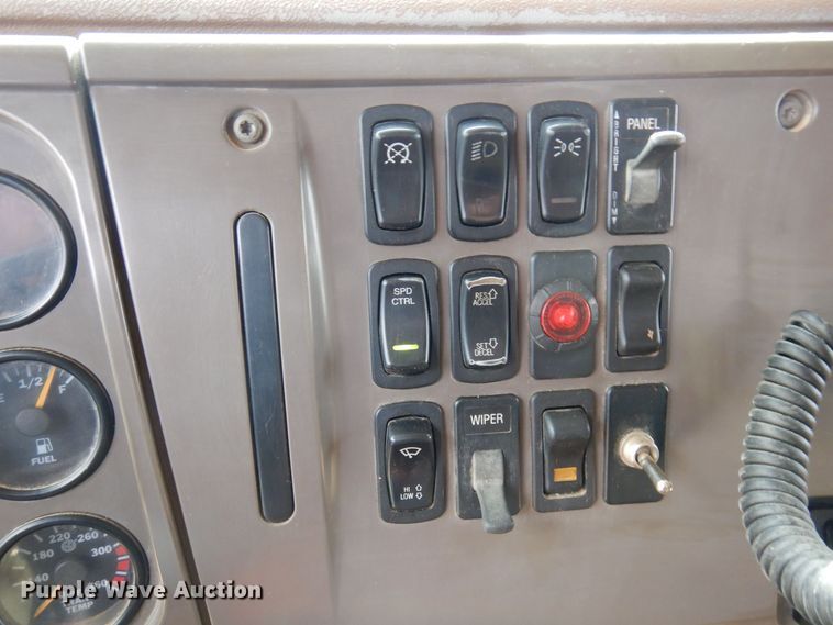 image for item KU9884 2002 Mack CV713 Granite  dump truck