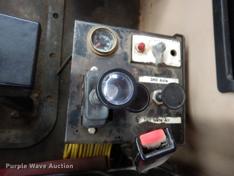 image for item KU9884 2002 Mack CV713 Granite  dump truck