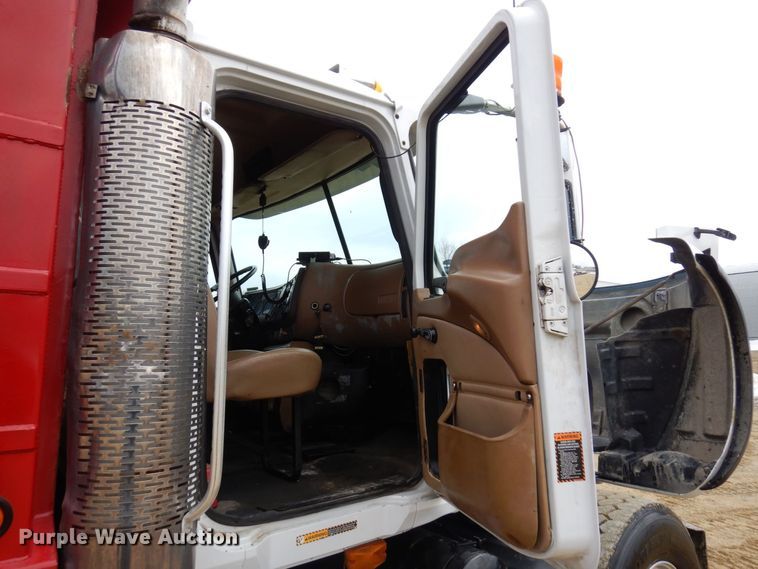 image for item KU9884 2002 Mack CV713 Granite  dump truck