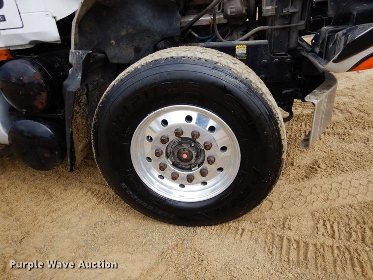 image for item KU9884 2002 Mack CV713 Granite  dump truck