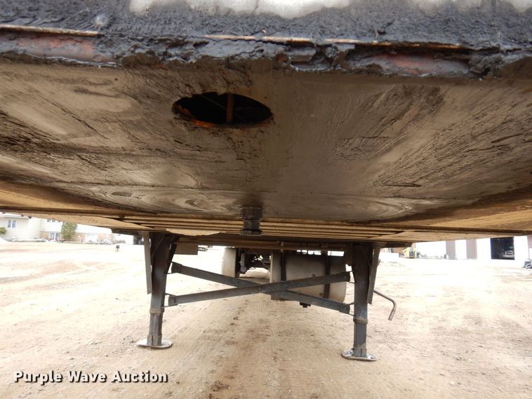 image for item KU9901 2006 Utility  refrigerated van trailer